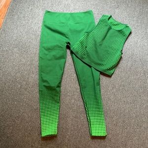 Fabletics top and bottoms. Green. Size XL top and bottom set
